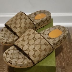 Men Gucci slides size 12